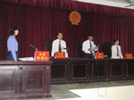 Luật sư Long Biên cùng học sinh tham gia phiên tòa giả định